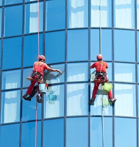 Мытье фасадов промальпинистами в Грозном
